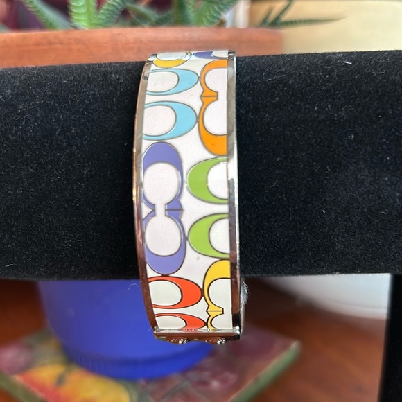 Coach Ladies pretty Bangle, sitting in my drawer, someone else should enjoy - Picture 2 of 3